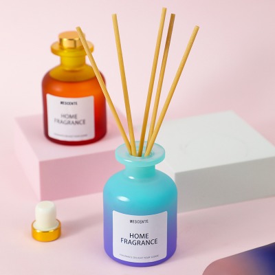 فروش عمده بطری شیشه ای به فرد عطر گلهای پرکننده روغن نی با جعبه های بسته بندی ست هدیه
