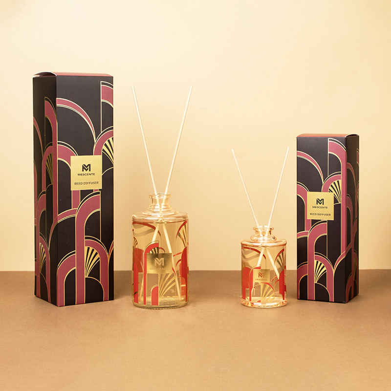پخش کننده عطر نی در مقابل شمع معطر: تفاوت های کلیدی
