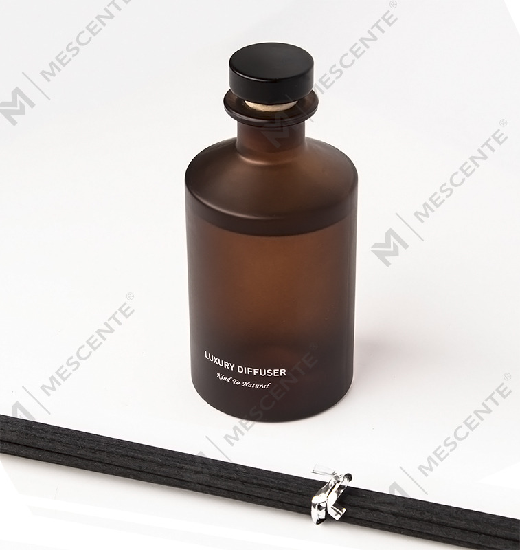 پخش کننده رید اسانس خانگی بطری شیشه ای مات لوکس سفارشی M&Scent