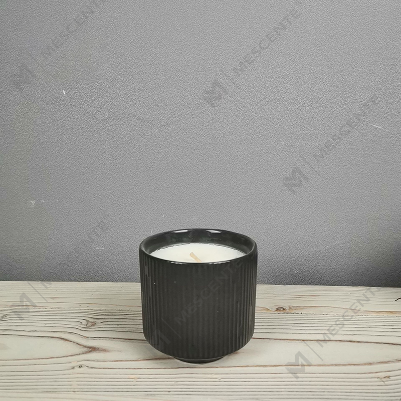 شیشه های شمعی کهربایی منحصر بفرد مشکی مات مربعی خالی و لوکس سرامیکی M&Scent با درب چوبی