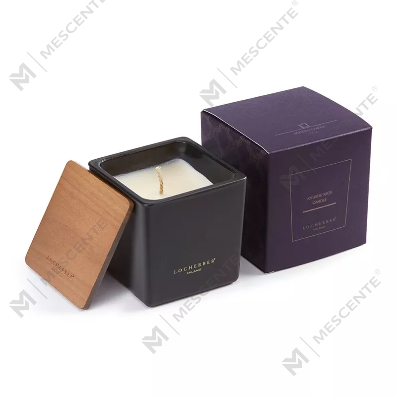 شمع معطر شیشه ای بزرگ دوستدار محیط زیست M&scent 2025 با درب چوبی آجری