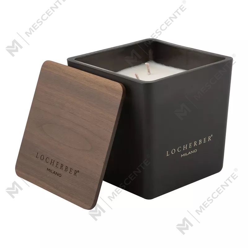 شمع معطر شیشه ای بزرگ دوستدار محیط زیست M&scent 2025 با درب چوبی آجری